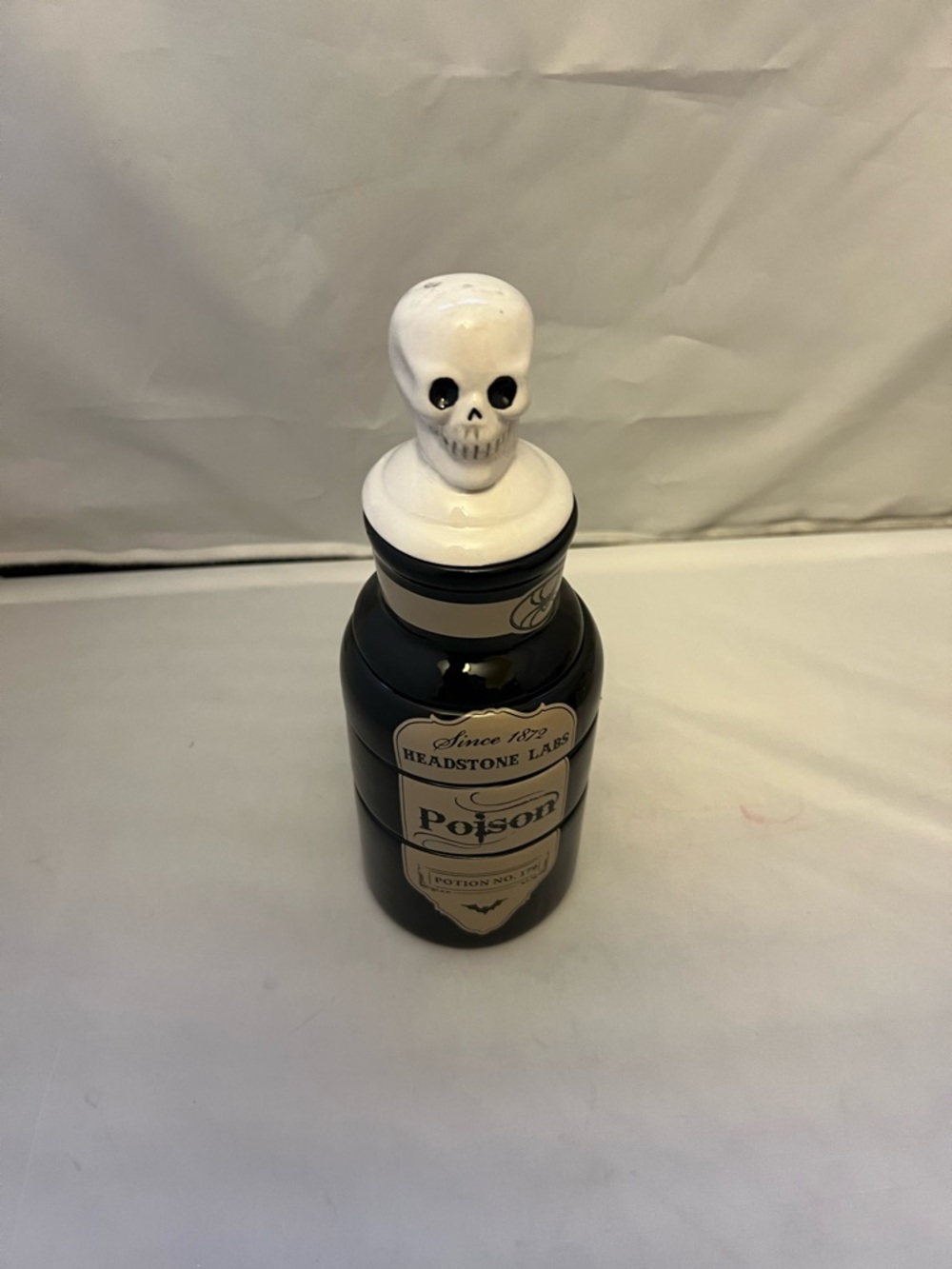 World Market Poison Measuring Cups - Black & Cream - Picture 10 of 11